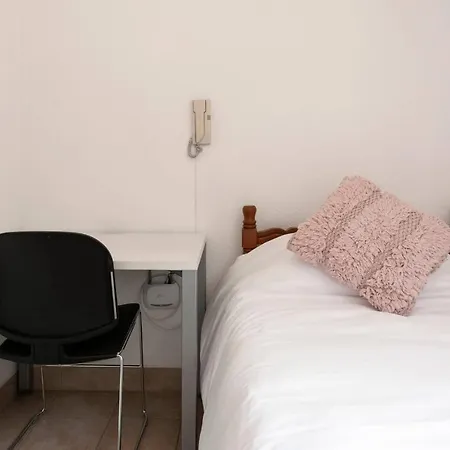 Room In Guest Room - Cuarto En Las Lomas